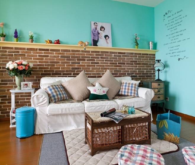 点击大图看下一张：田园清新温馨沙发布沙发壁纸案例展示