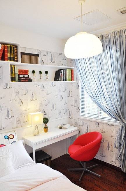 点击大图看下一张：时尚卧室窗帘椅子小书桌椅壁纸设计案例展示