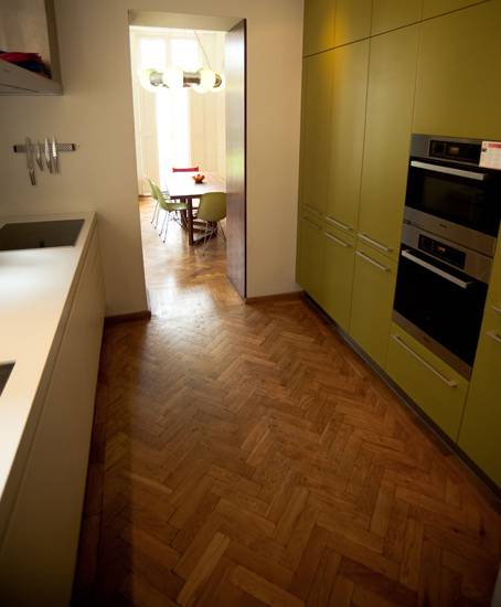 点击大图看下一张：清新自然厨房木地板装修案例