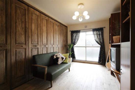 点击大图看下一张：清新自然现代典雅客厅窗帘沙发木门设计案例展示