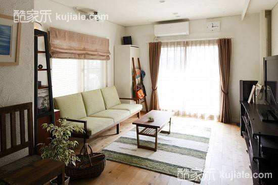 点击大图看下一张：清新自然温馨浪漫客厅窗帘沙发茶几布艺窗帘效果图