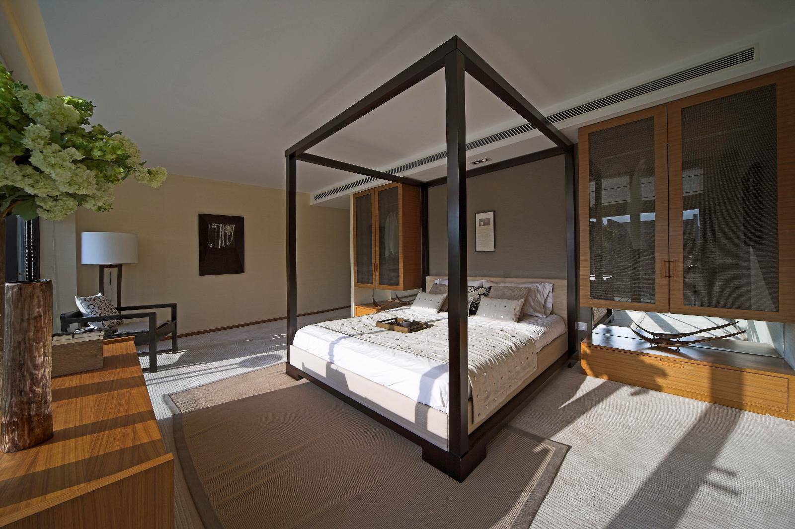 点击大图看下一张：现代简约中式混搭卧室装修案例