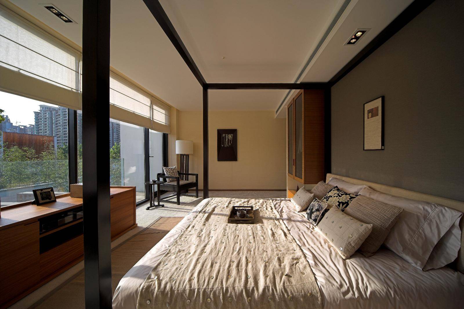 点击大图看下一张：现代简约中式混搭卧室案例展示