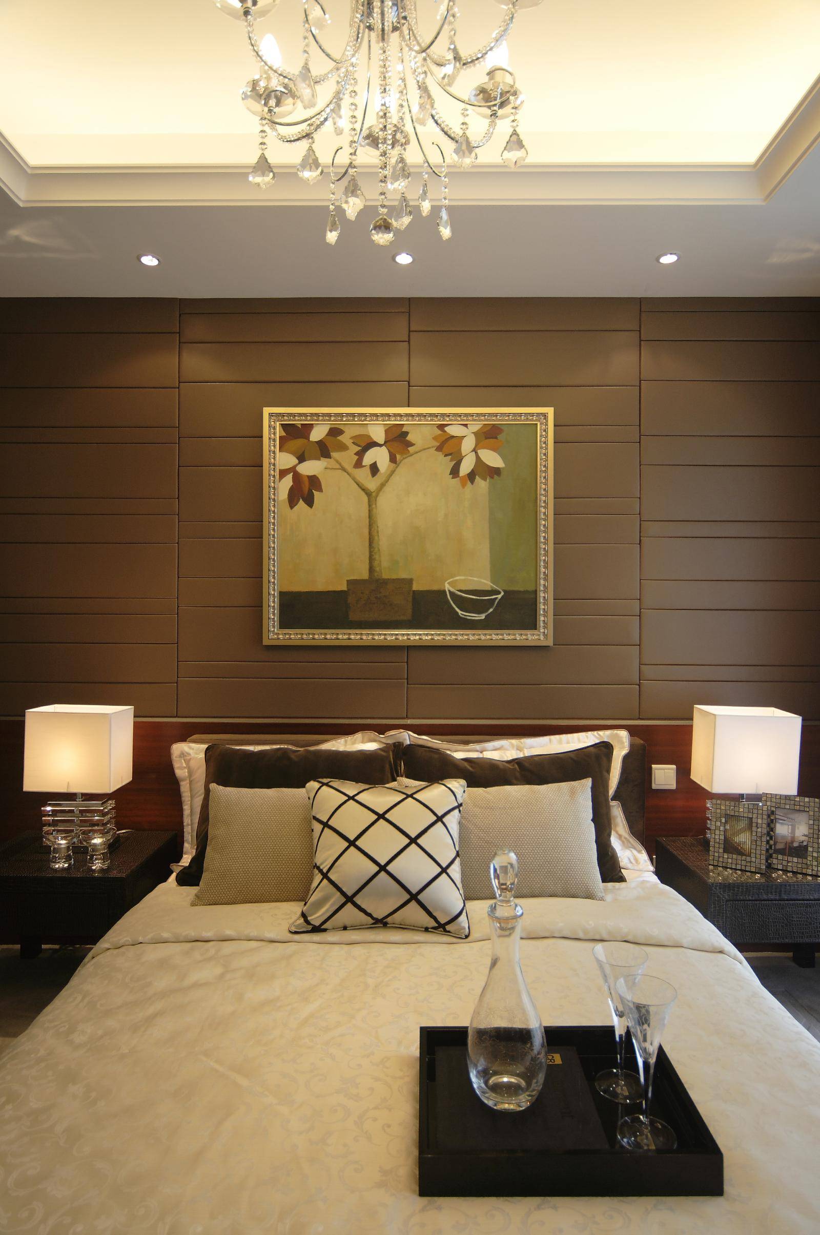 点击大图看下一张：现代简约中式新古典卧室案例展示