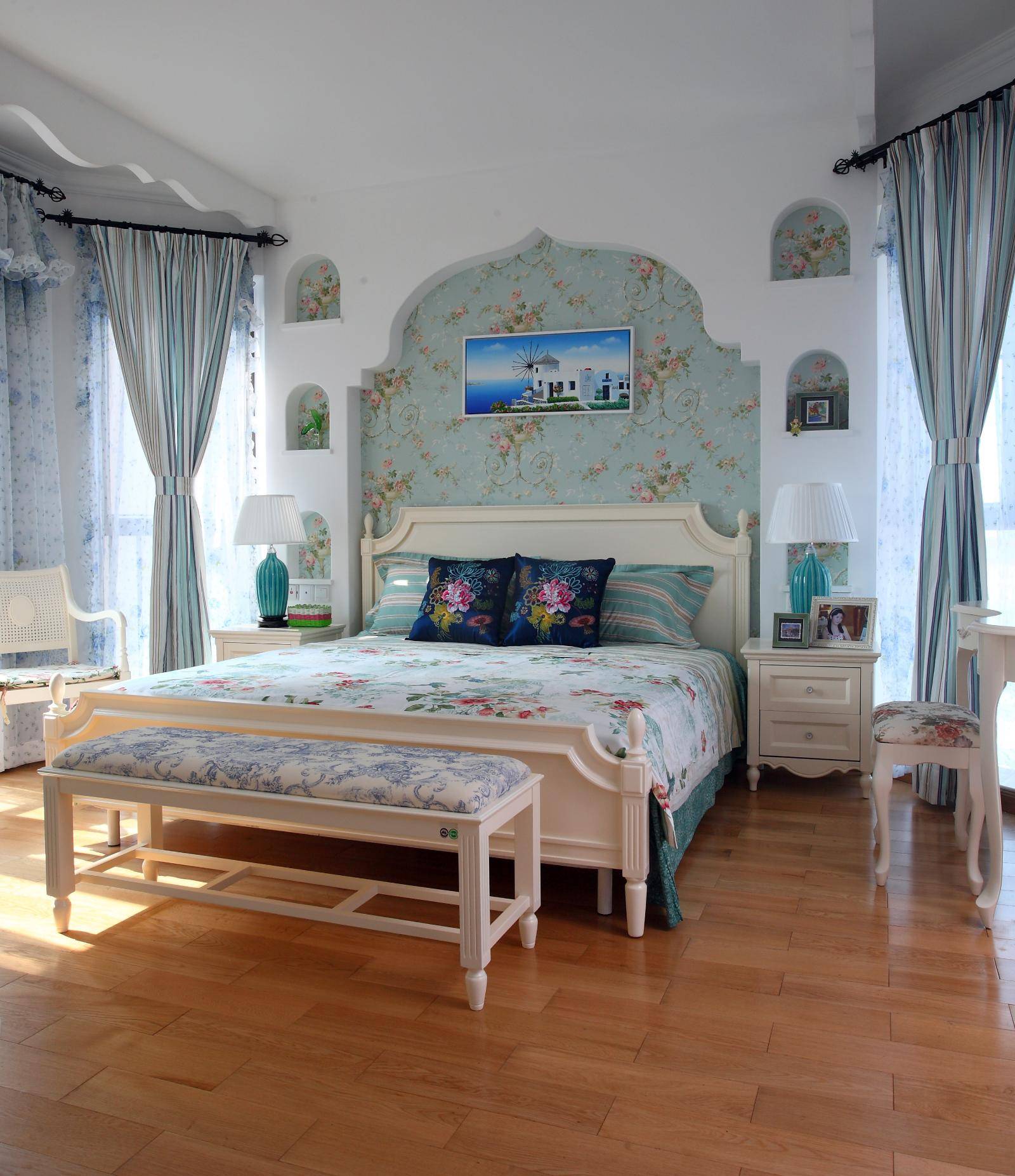 点击大图看下一张：地中海美式卧室设计案例