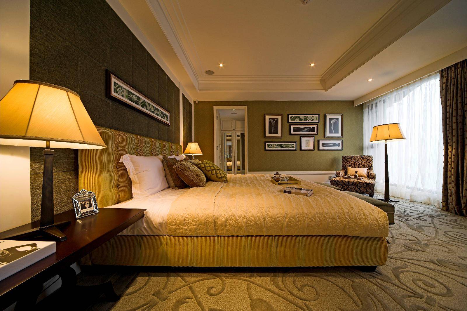 点击大图看下一张：简欧新古典卧室设计方案