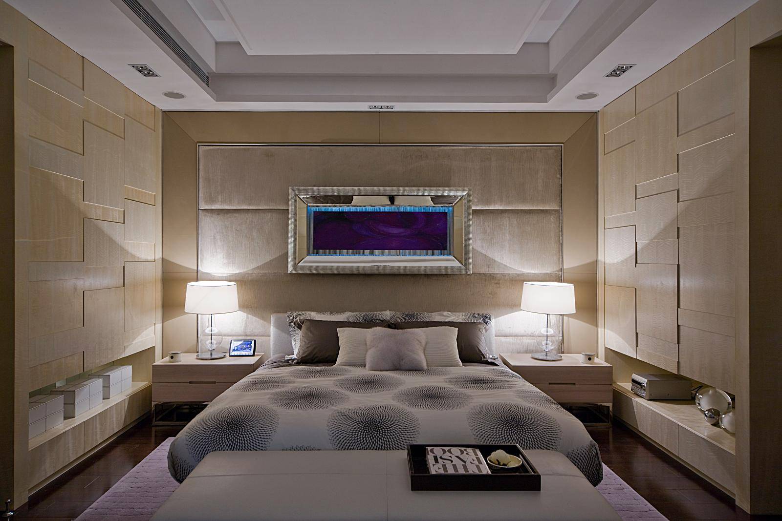 点击大图看下一张:简欧卧室装修图