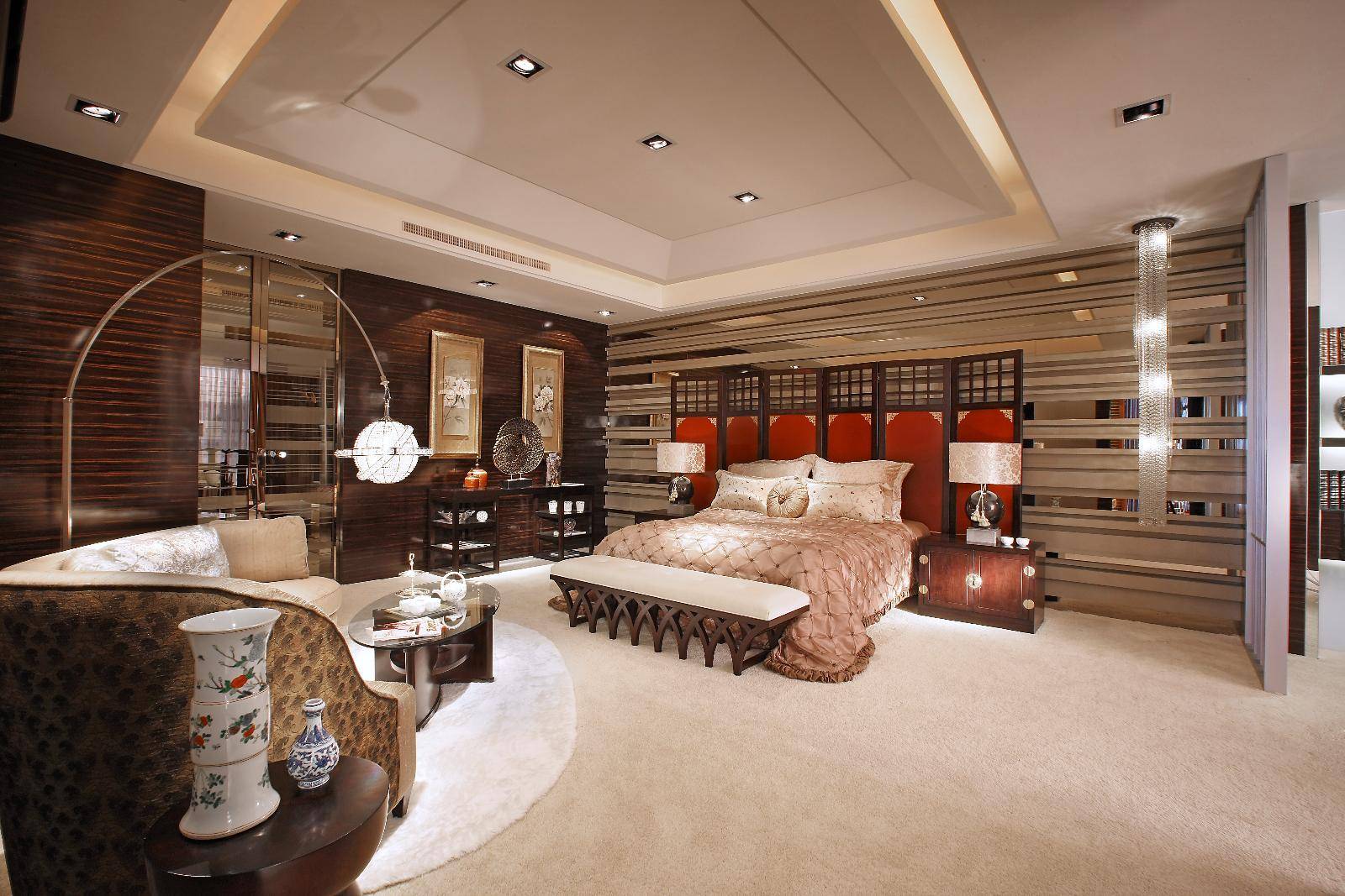 点击大图看下一张：中式新古典混搭卧室装修效果展示