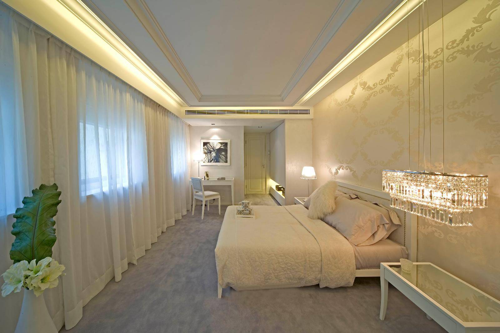 点击大图看下一张：简欧卧室装修图