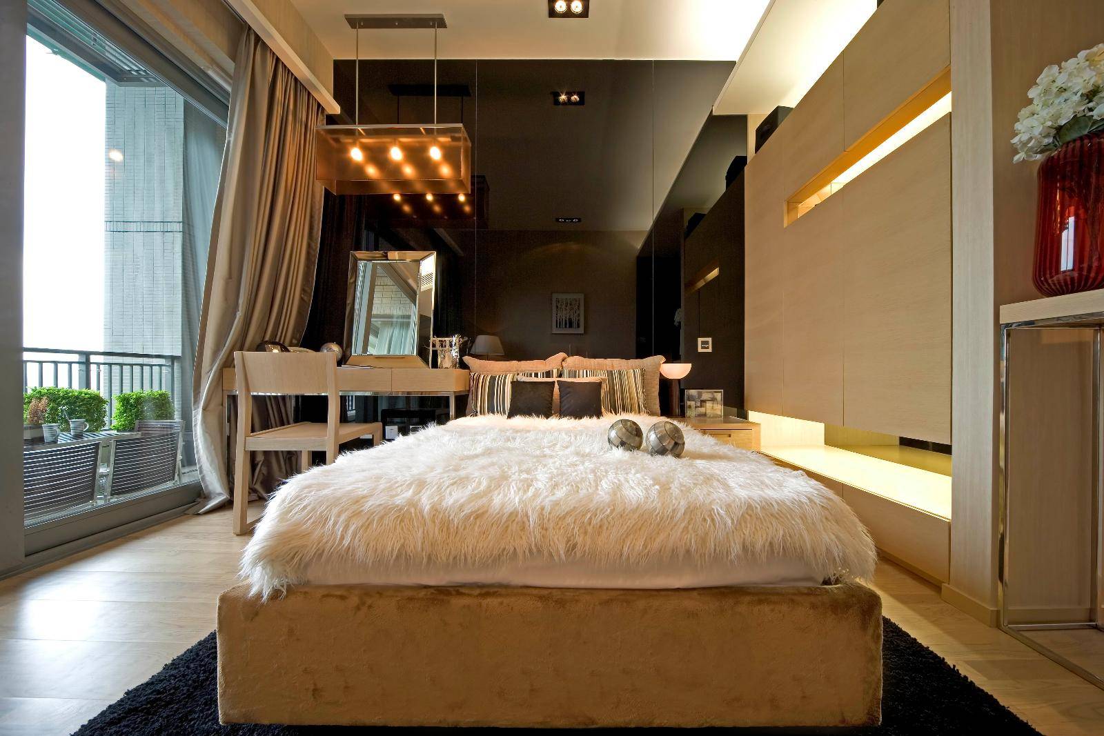 点击大图看下一张：现代简约卧室装修效果展示