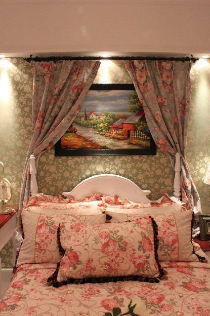 点击大图看下一张：田园美式卧室案例展示