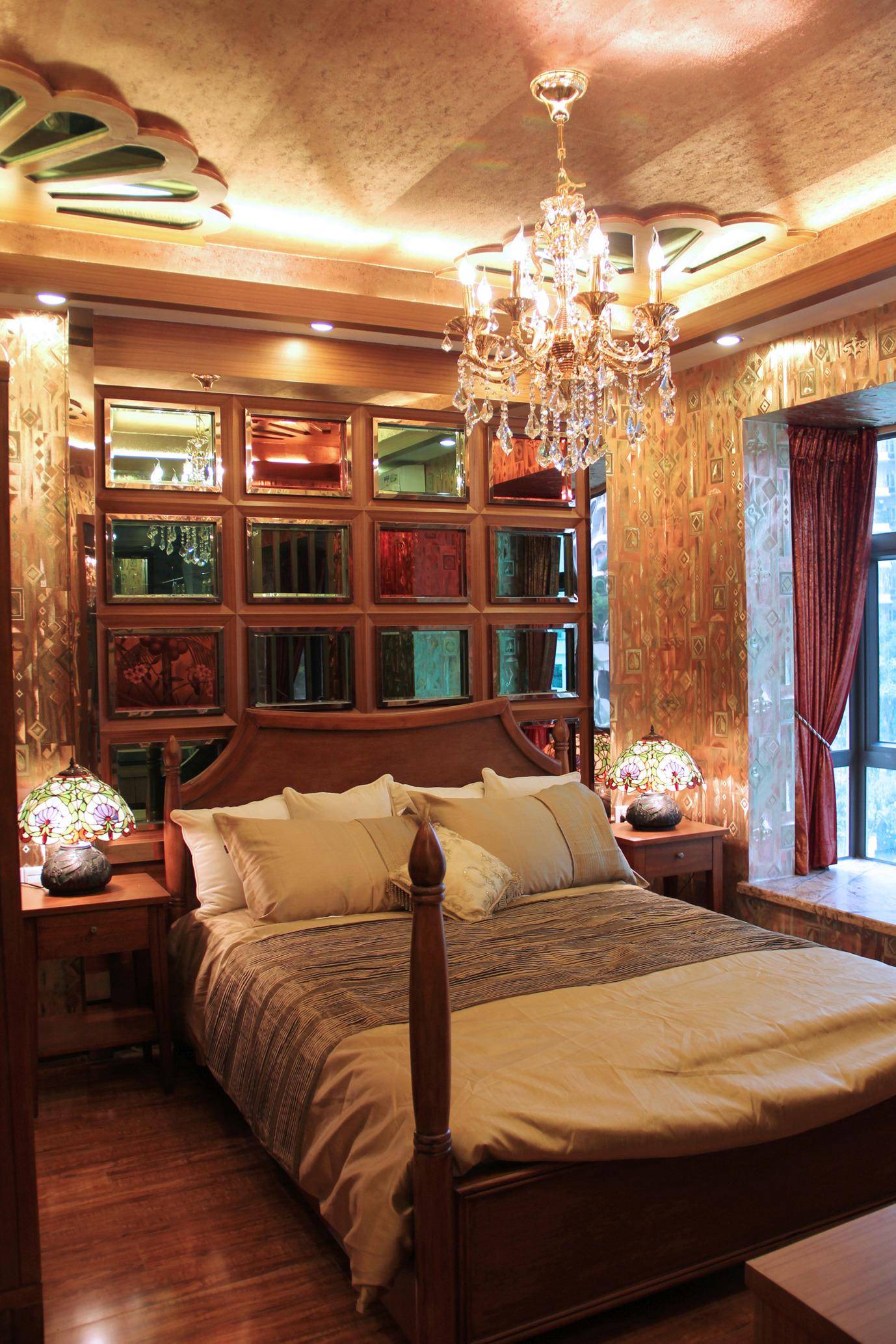 点击大图看下一张：欧式东南亚卧室装修案例