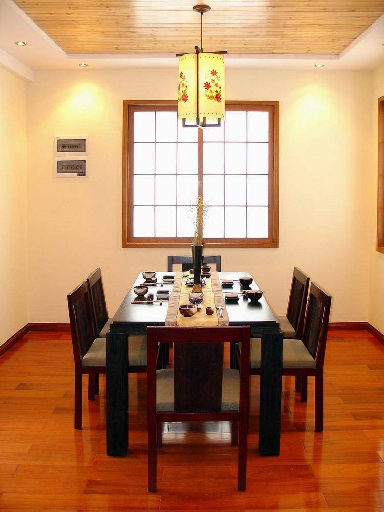 点击大图看下一张：中式日式餐厅装修图