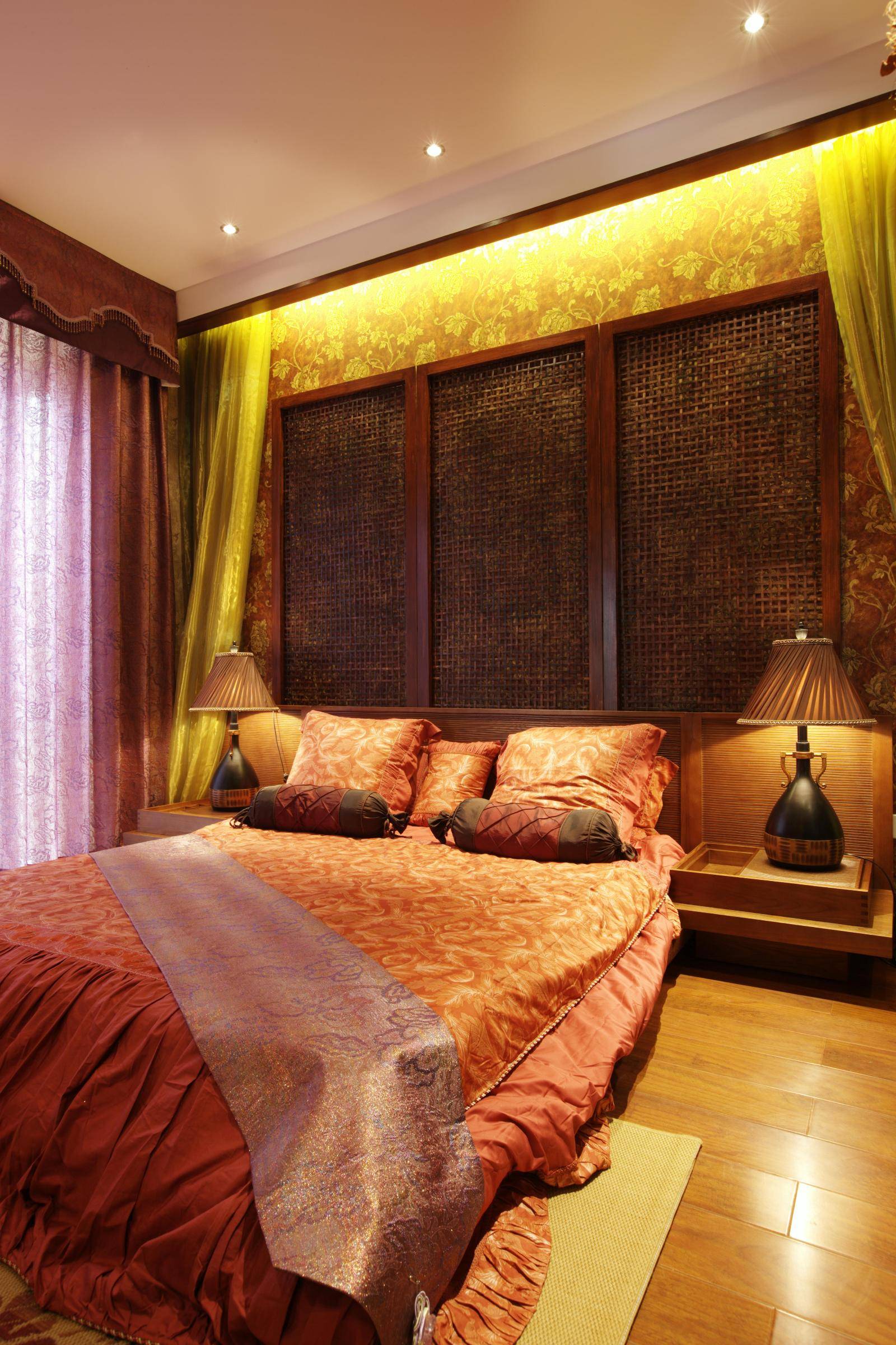 点击大图看下一张：东南亚卧室设计图