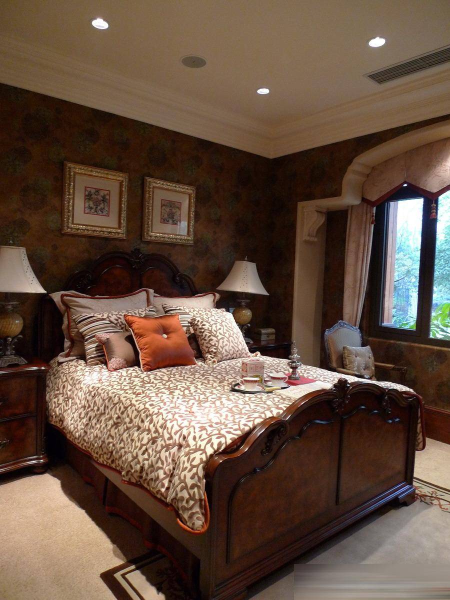 点击大图看下一张：美式卧室设计方案