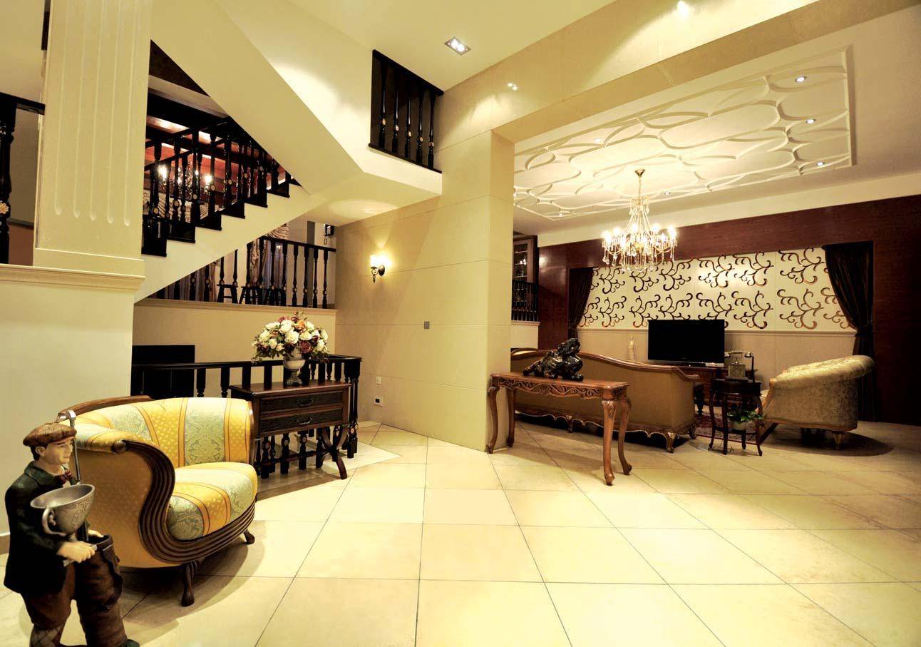 点击大图看下一张:欧式客厅设计方案