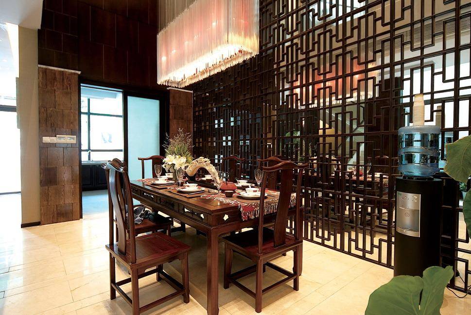 点击大图看下一张：中式餐厅装修案例
