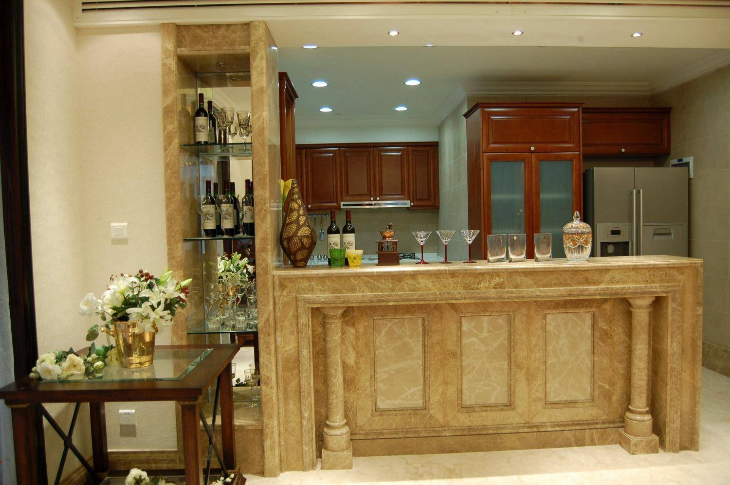 点击大图看下一张:欧式吧台设计方案