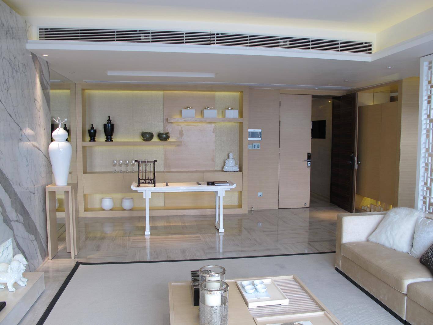 点击大图看下一张：客厅装修图