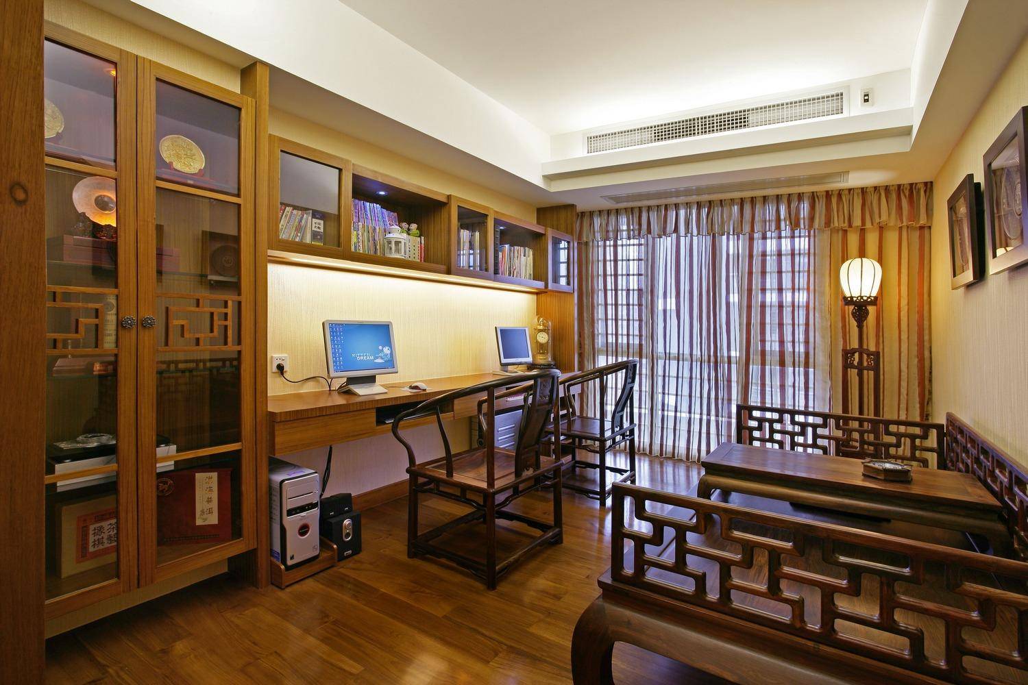 点击大图看下一张：中式书房设计方案