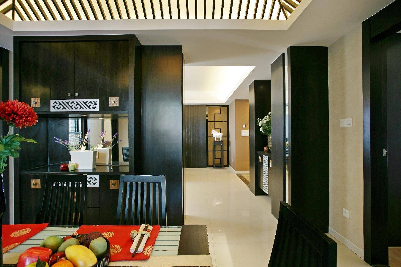 点击大图看下一张:中式餐厅设计方案