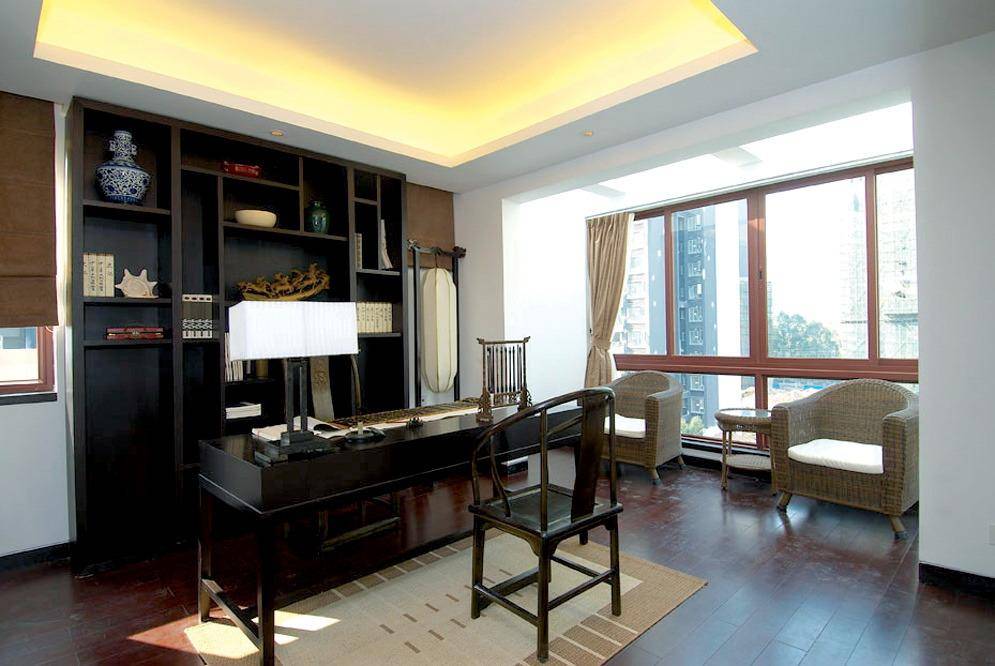 点击大图看下一张:中式书房设计方案