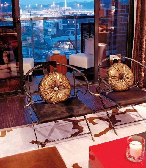 点击大图看下一张：中式阳台设计案例展示