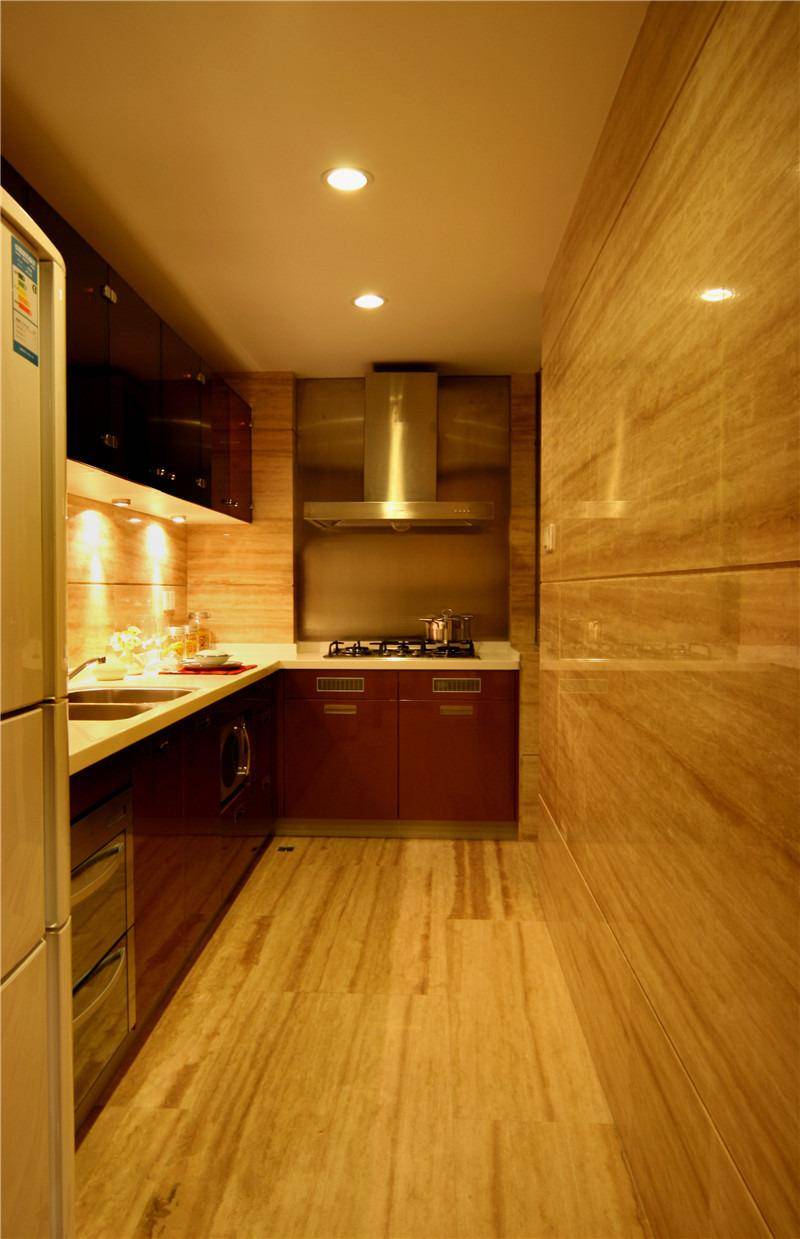 点击大图看下一张：现代简约厨房设计案例展示