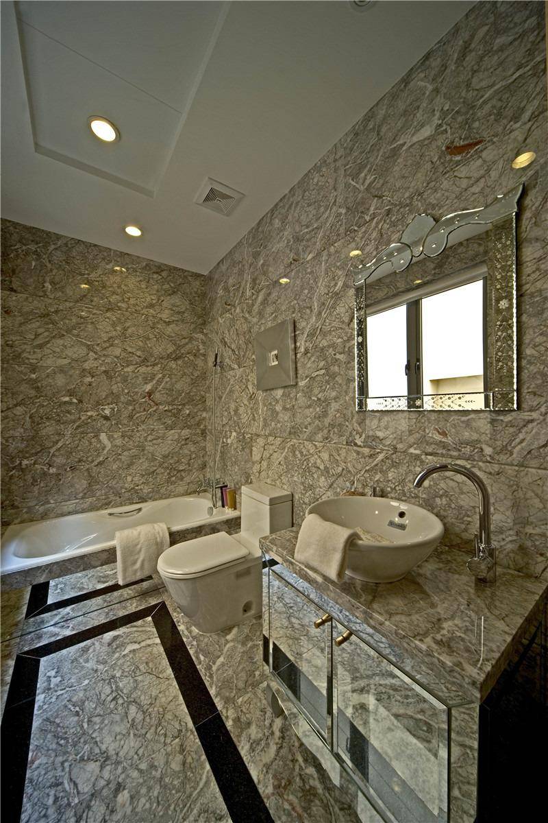 点击大图看下一张：欧式新古典浴室图片