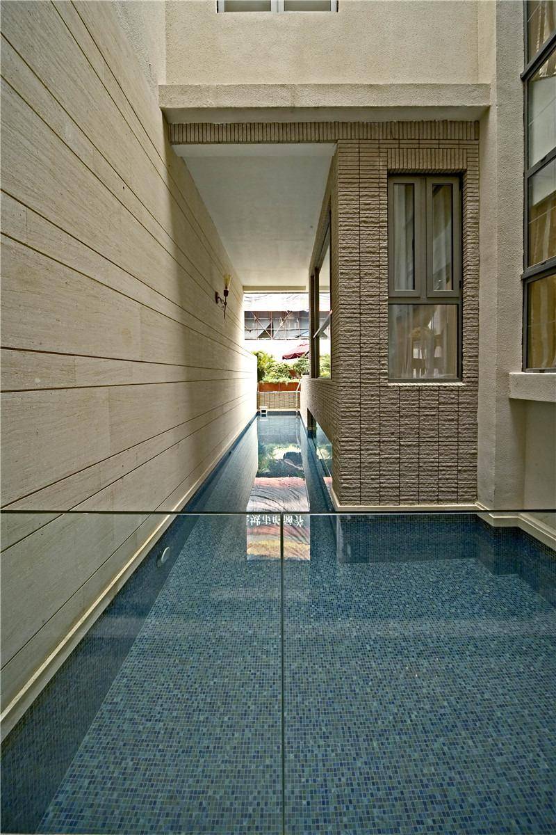 点击大图看下一张:现代简约走廊设计案例