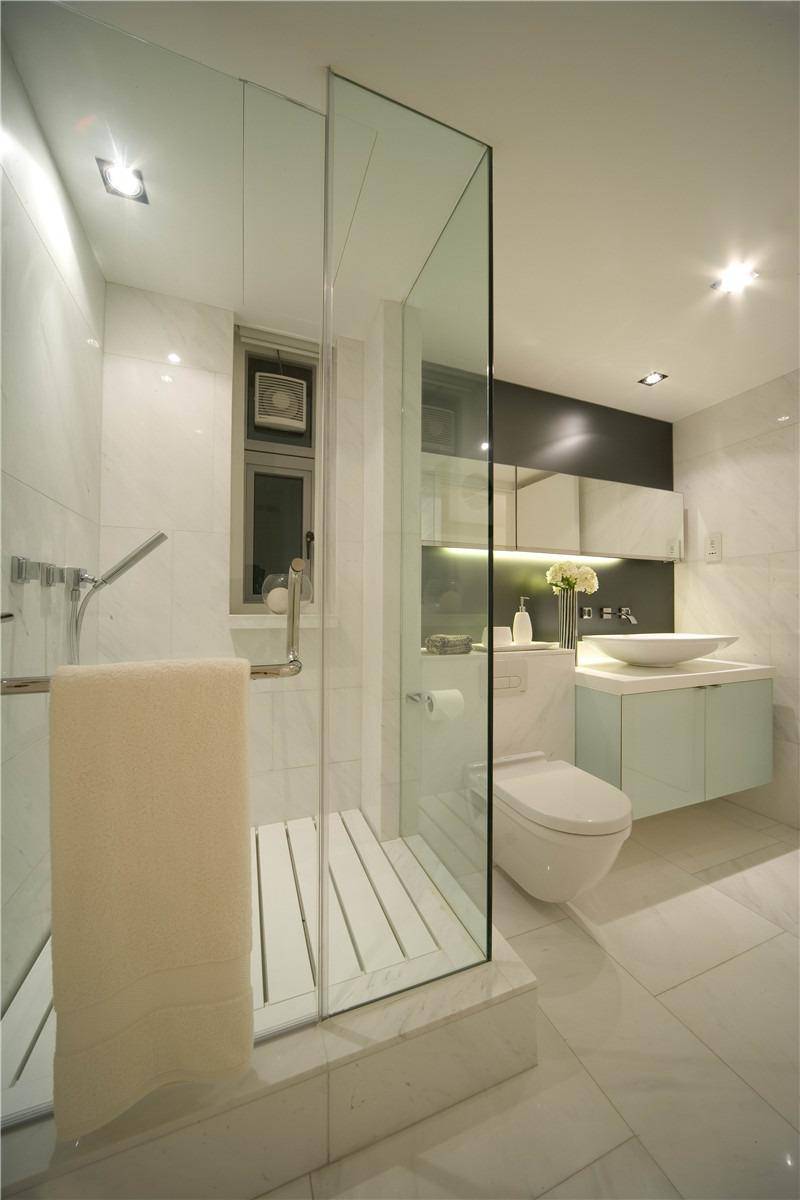 点击大图看下一张：现代简约卫生间浴室淋浴房设计案例展示