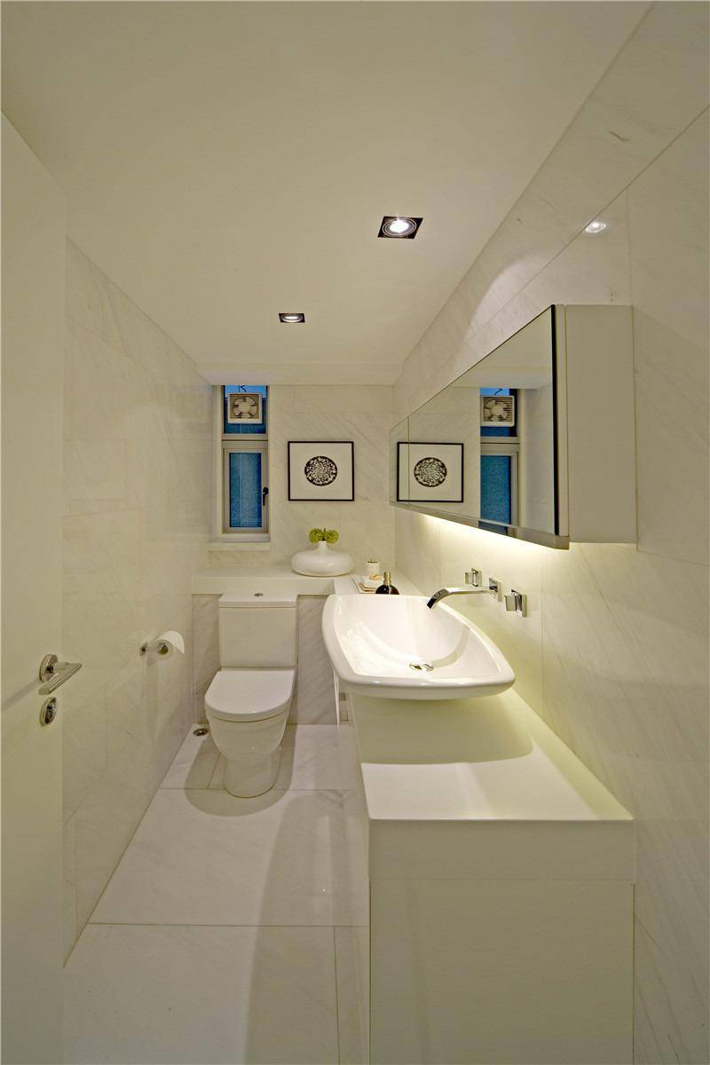 点击大图看下一张:现代简约卫生间效果图