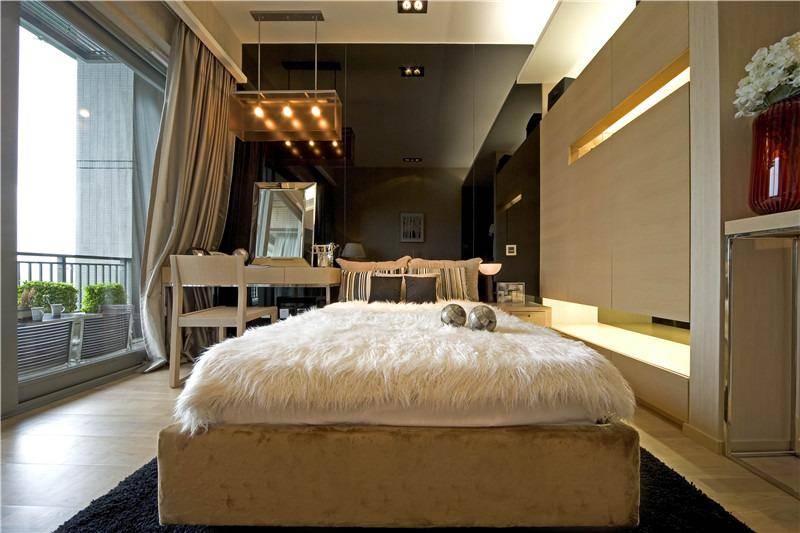 点击大图看下一张：现代简约新古典卧室设计案例