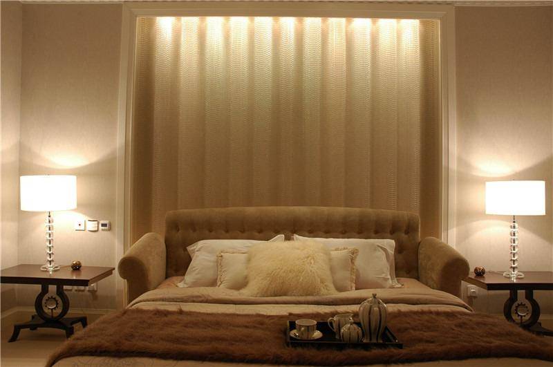 点击大图看下一张:现代简约简欧卧室设计图