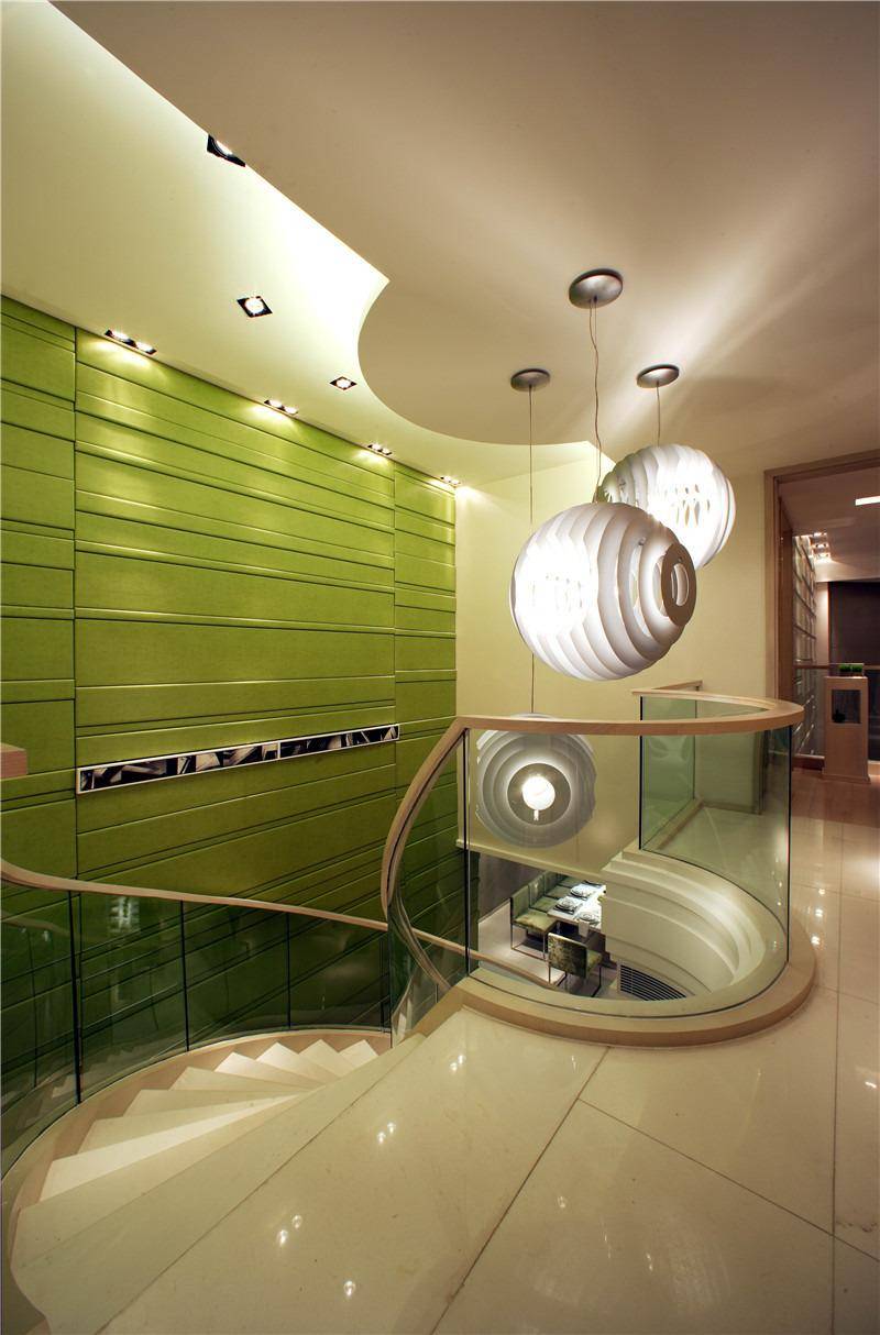 点击大图看下一张：现代简约走廊楼梯设计案例展示
