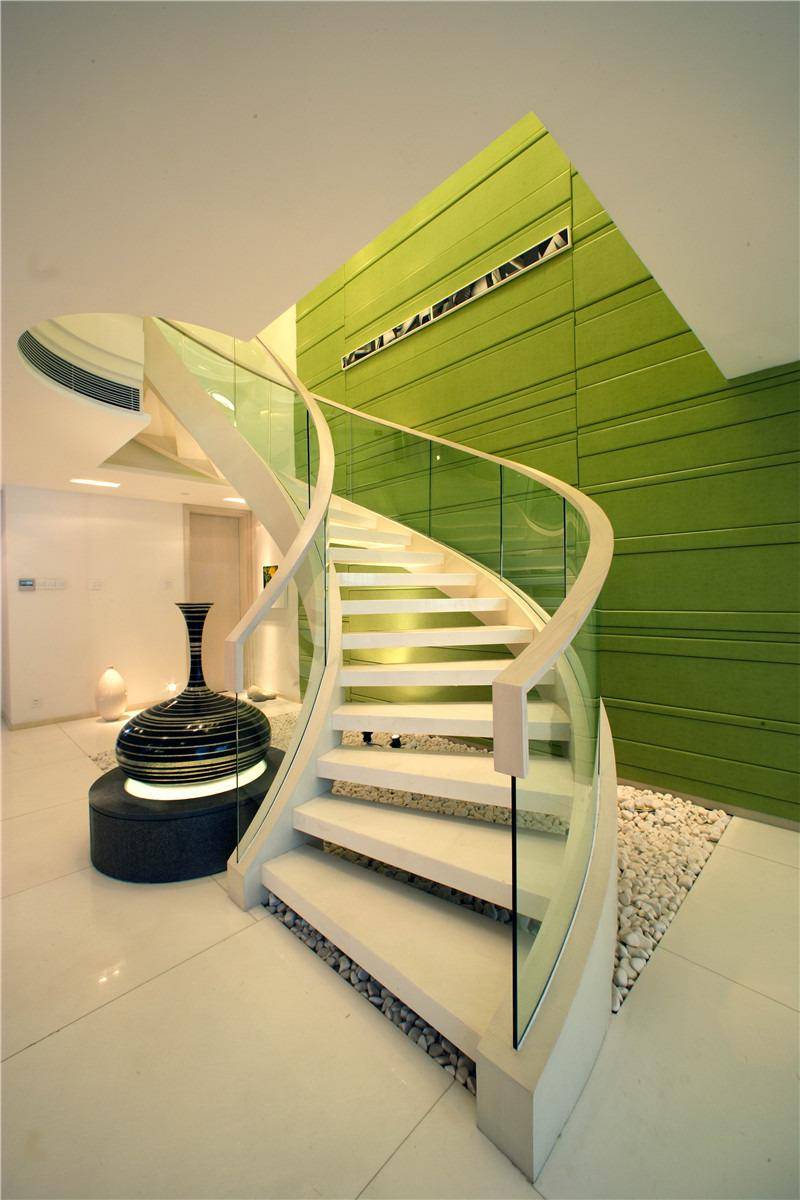 点击大图看下一张：现代简约创意楼梯装修案例