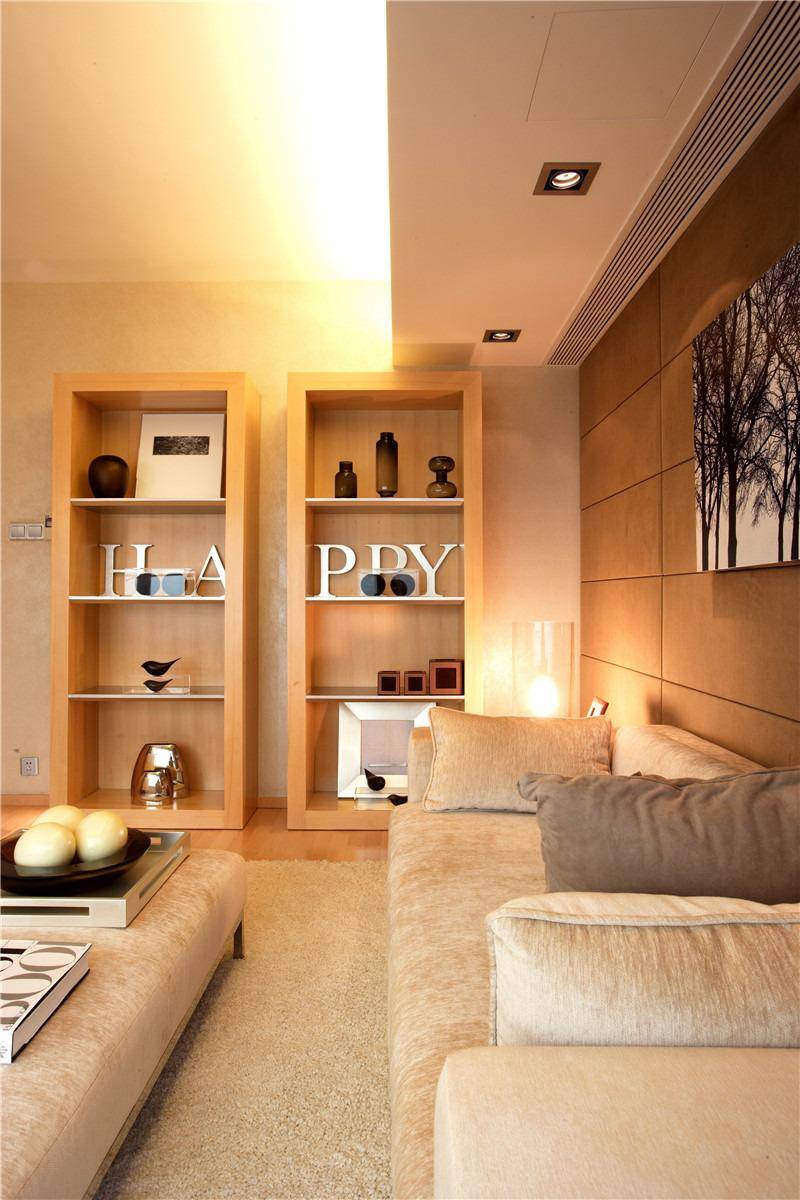 点击大图看下一张：现代简约客厅沙发设计案例展示