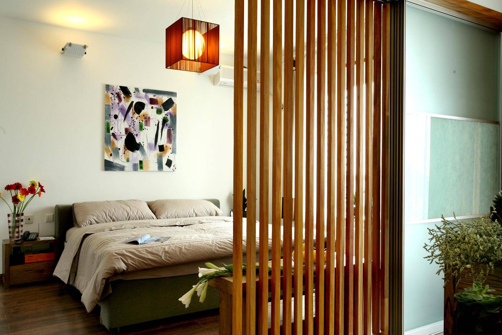 点击大图看下一张：现代简约新中式卧室隔断设计案例展示