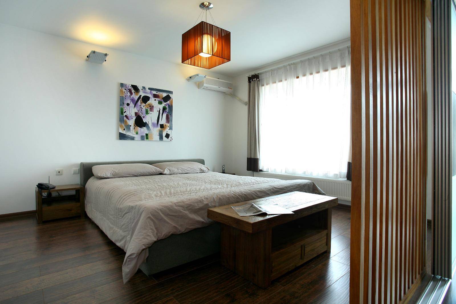 点击大图看下一张：现代简约复古新中式卧室装修效果展示