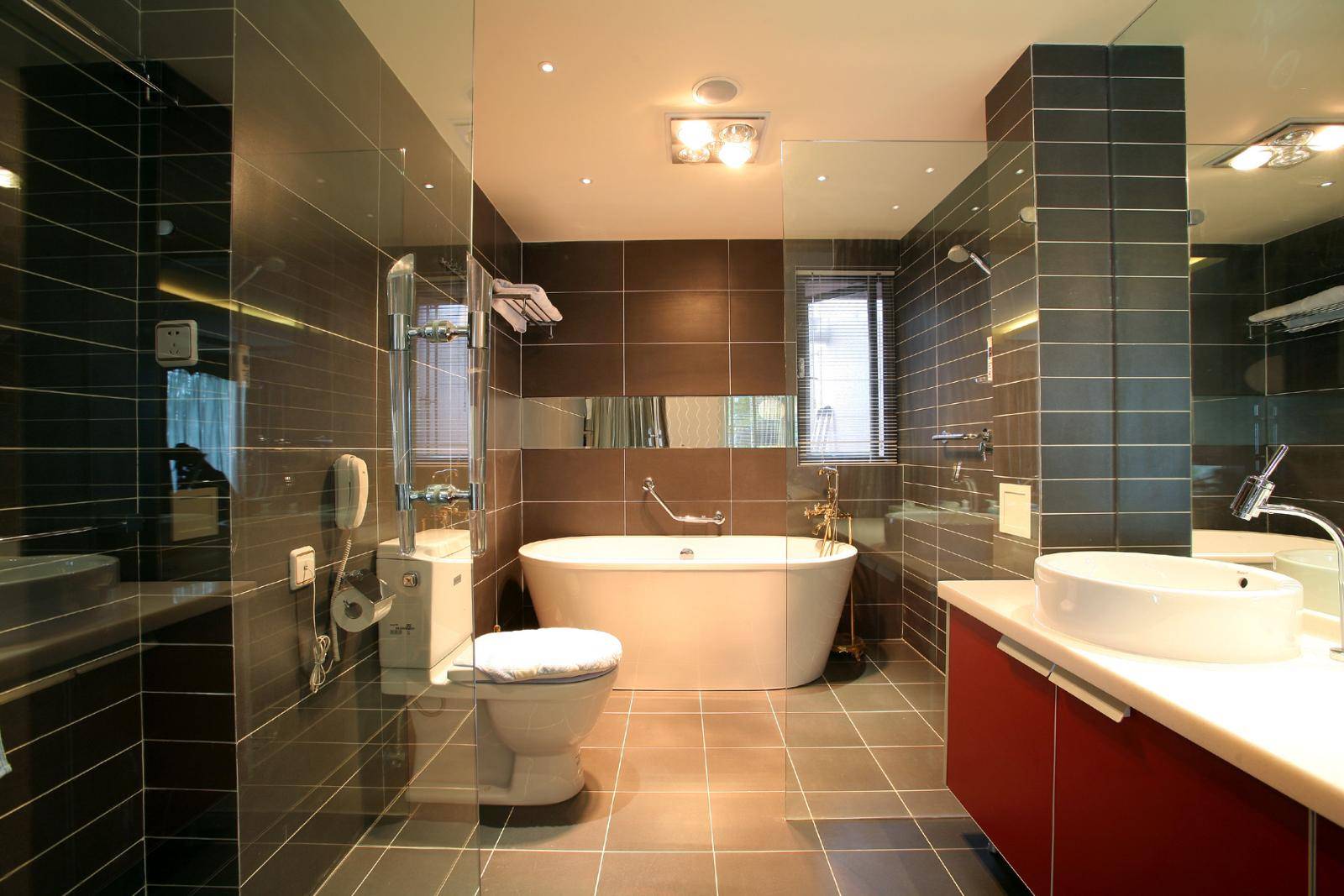 点击大图看下一张：现代简约卫生间浴室淋浴房图片