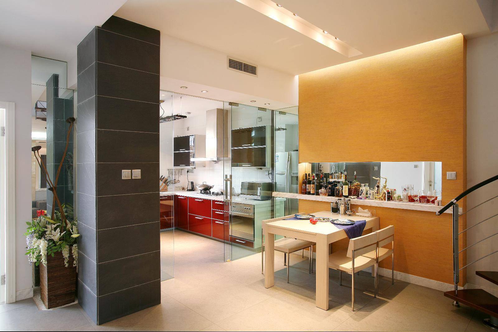 点击大图看下一张：现代简约创意餐厅厨房装修效果展示