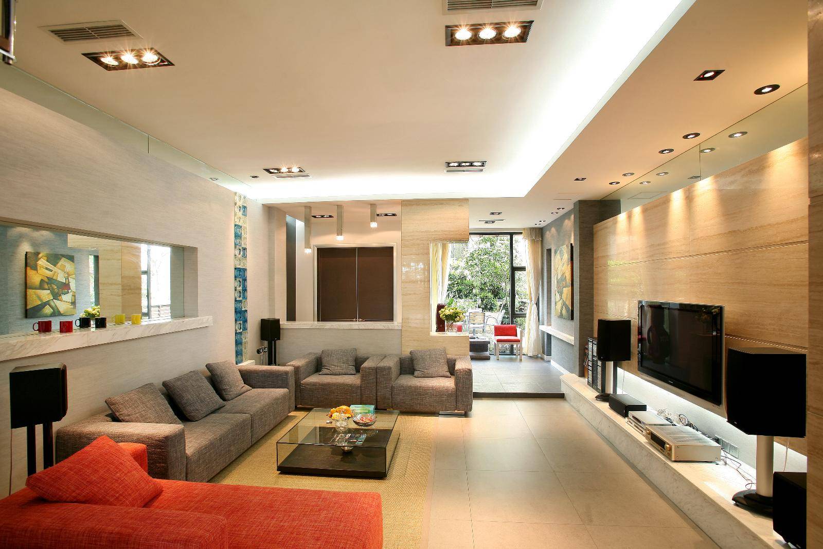 点击大图看下一张:现代简约客厅效果图