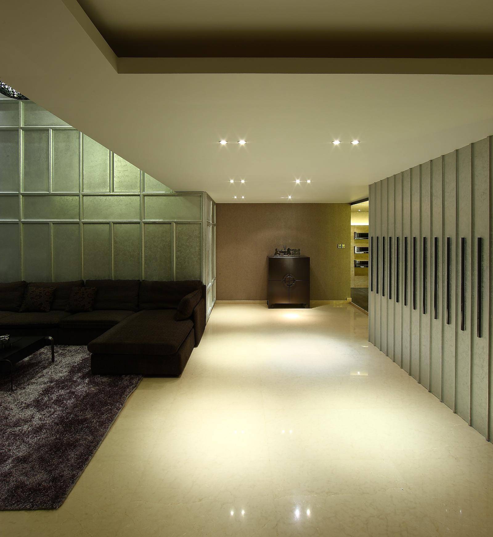 点击大图看下一张：现代简约客厅走廊案例展示