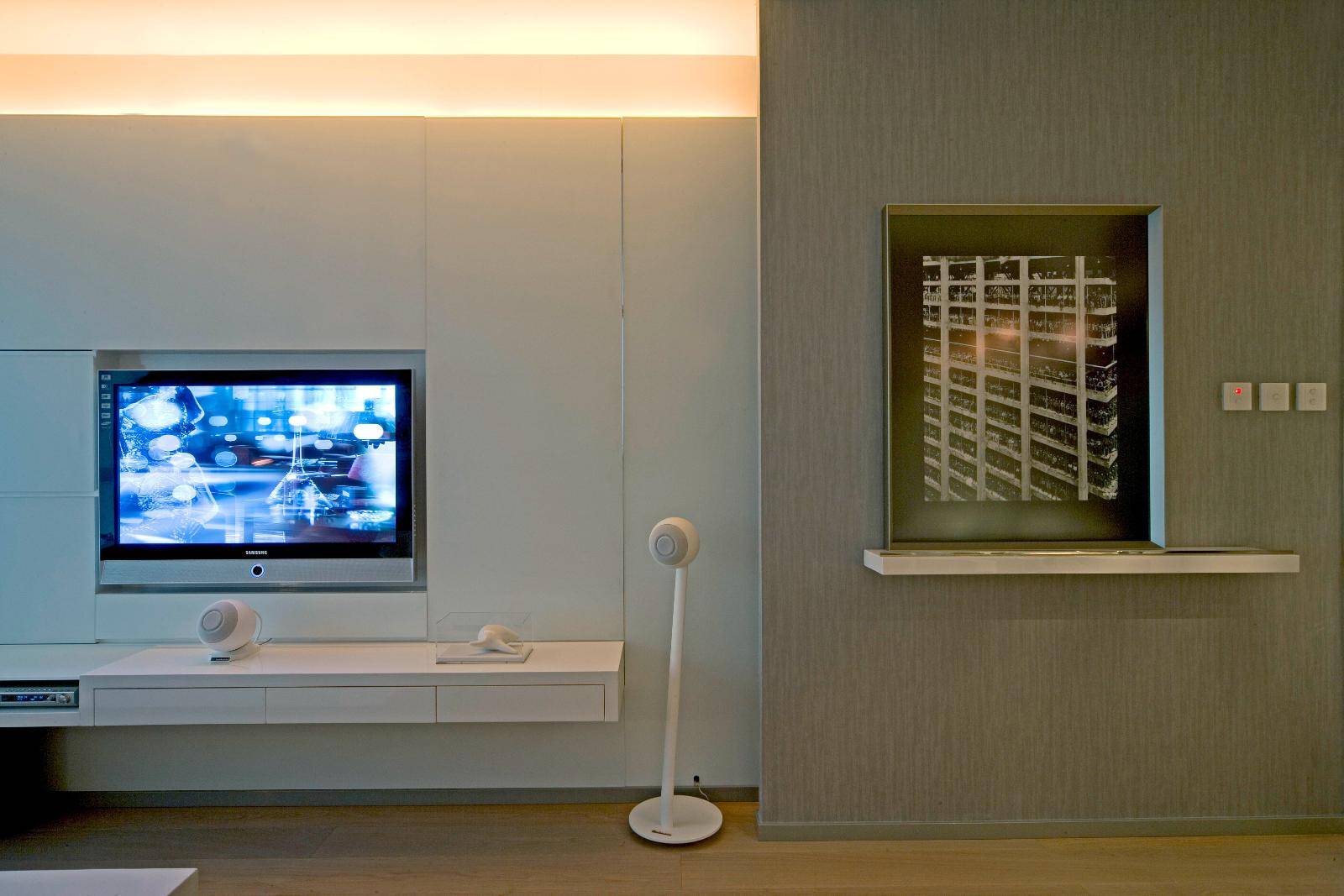 点击大图看下一张：现代简约客厅设计案例