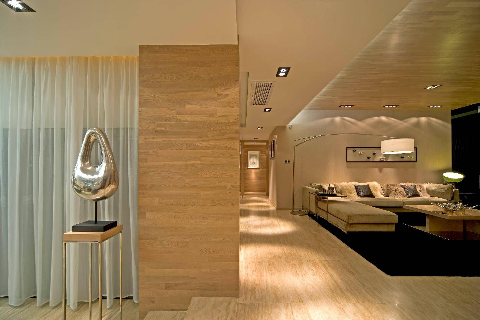 点击大图看下一张：现代简约客厅走廊设计方案