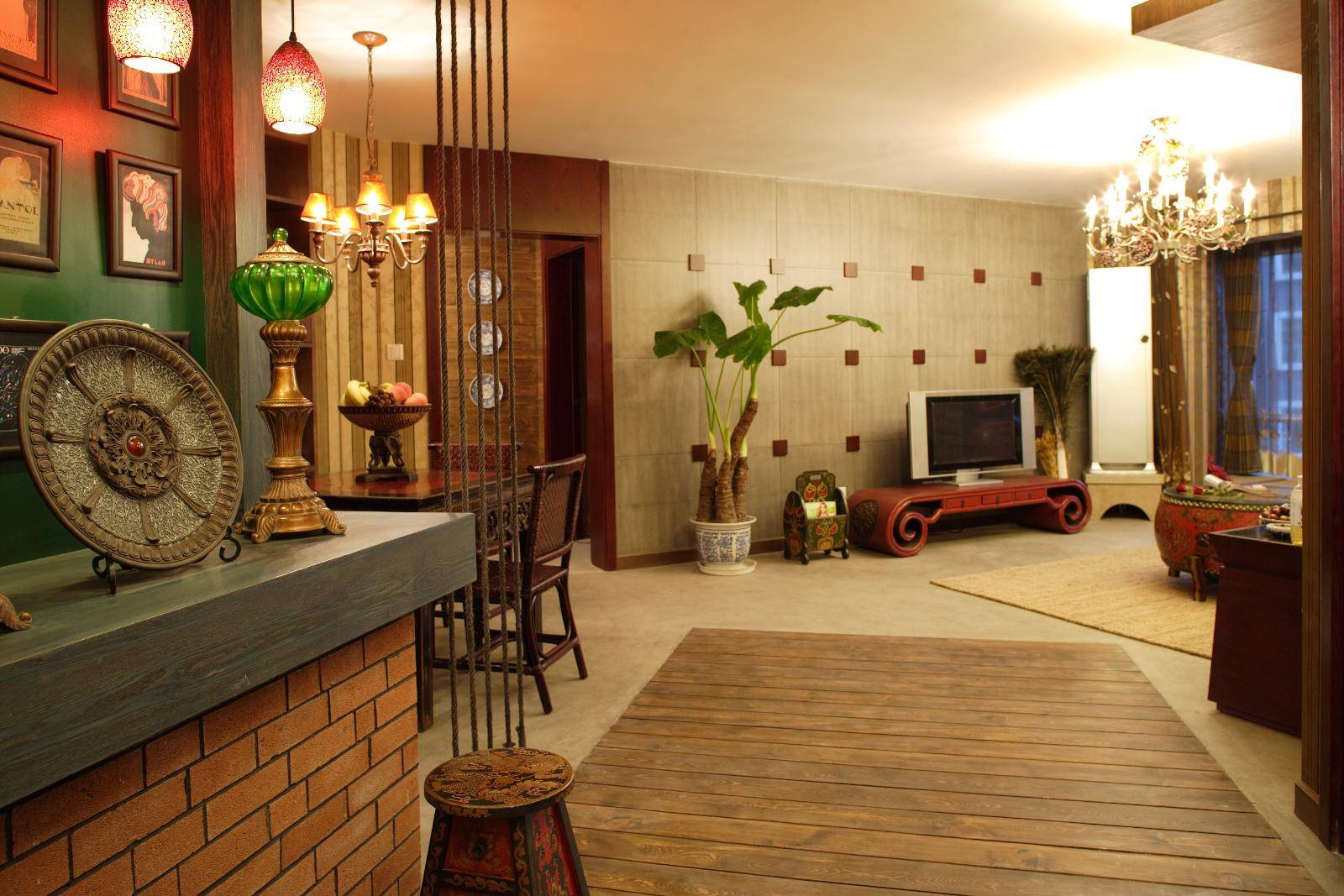点击大图看下一张：中式复古客厅设计方案