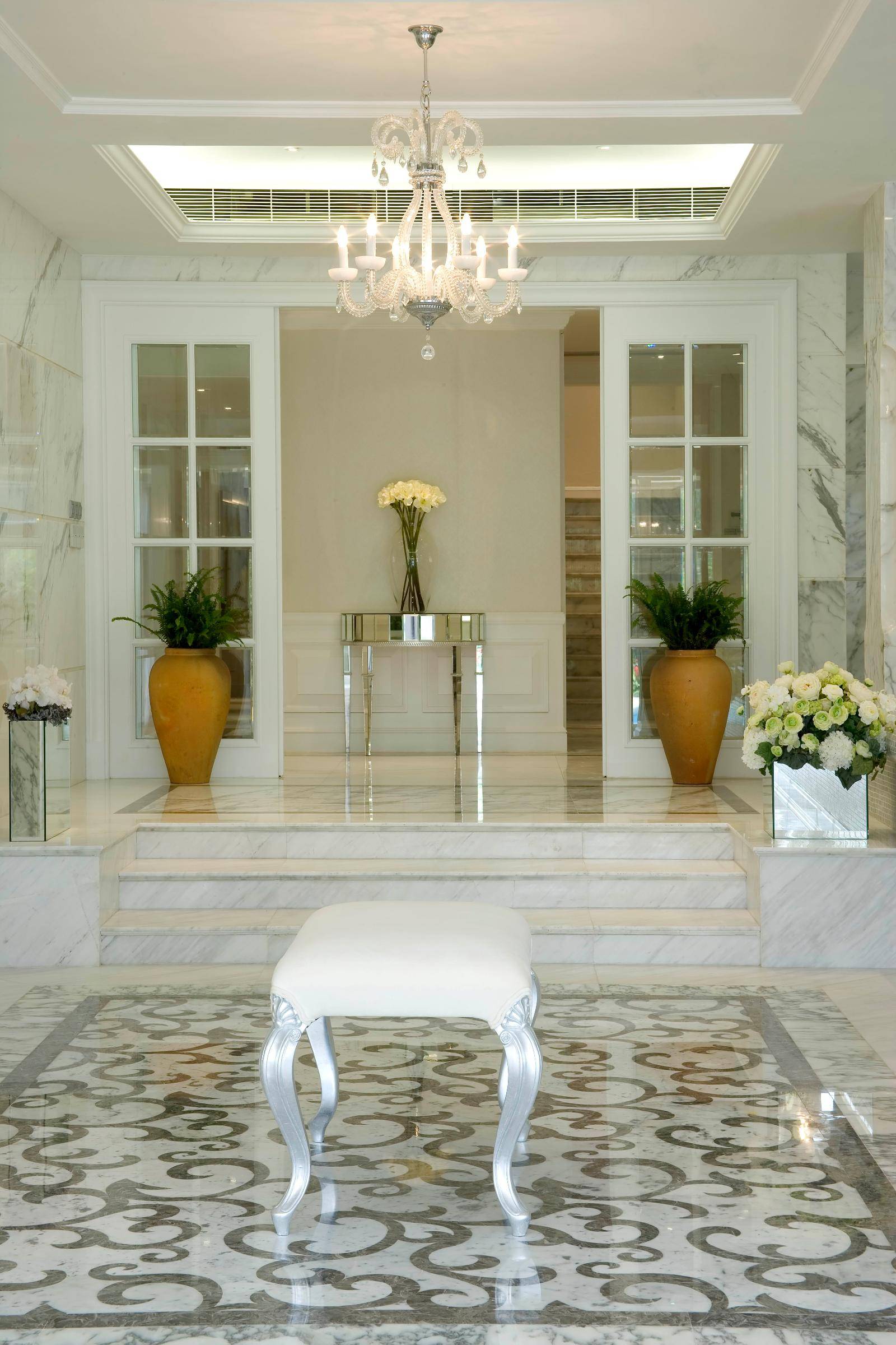 点击大图看下一张:欧式玄关玄关柜案例展示