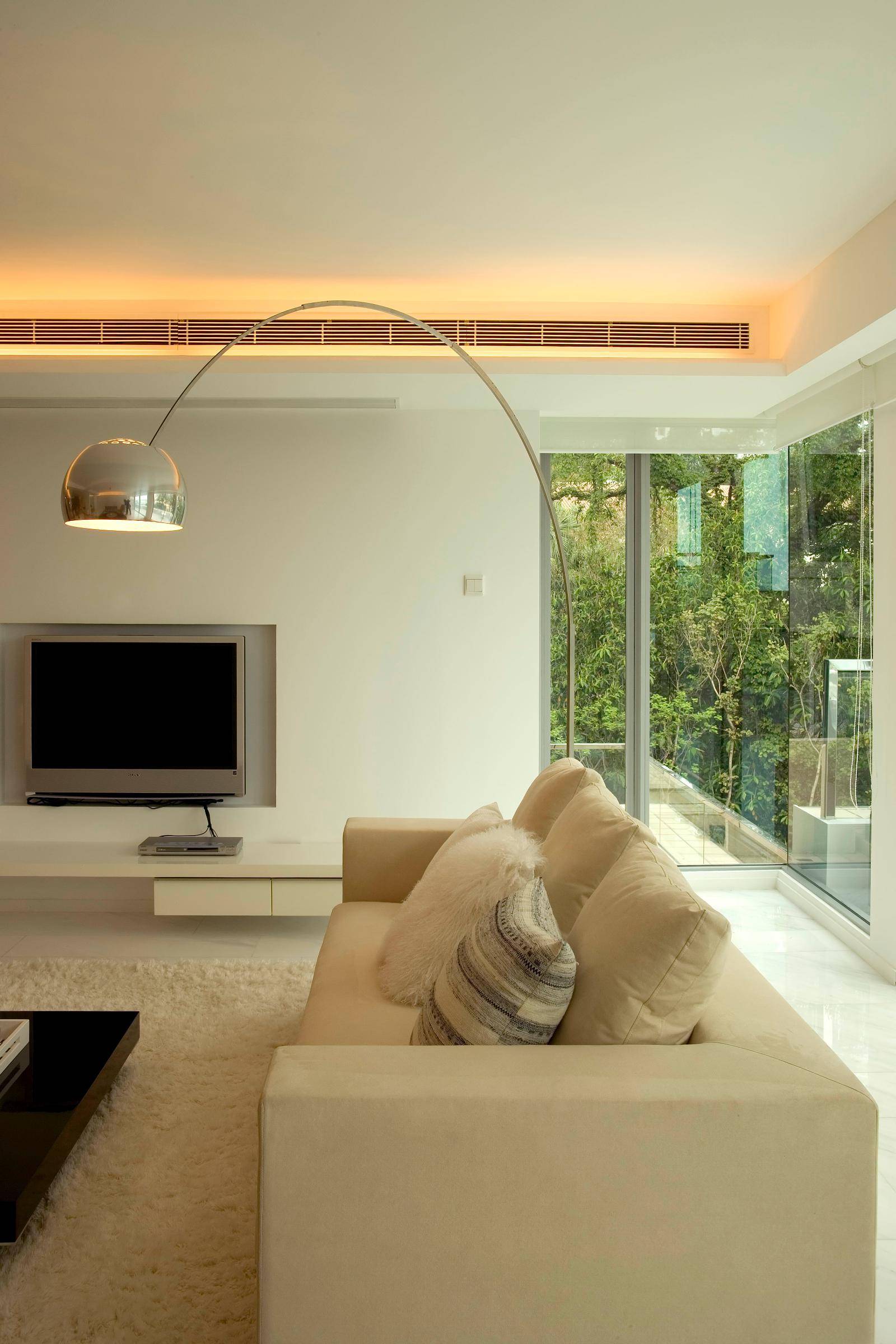 点击大图看下一张：现代简约客厅沙发装修效果展示