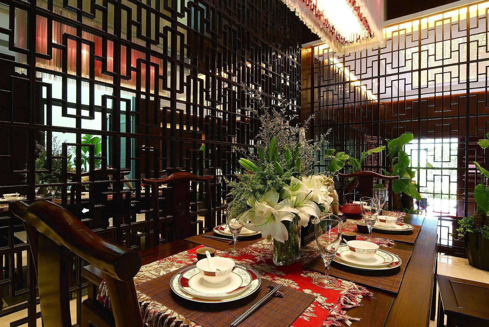 点击大图看下一张：中式餐厅图片