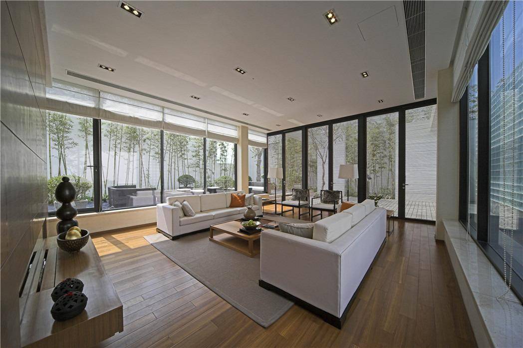 点击大图看下一张：现代简约客厅设计方案